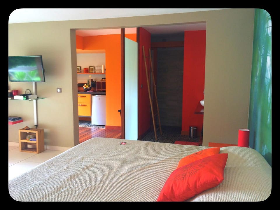 Communal lounge/ TV room, Bed, Photo of the whole room, Bedroom