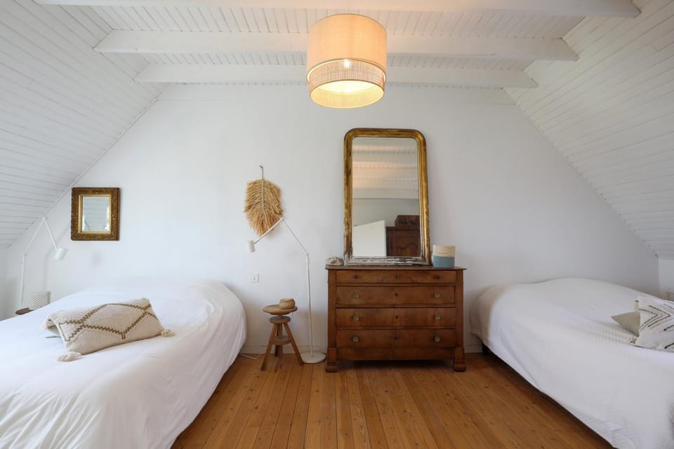 Property building, Living room, Bedroom