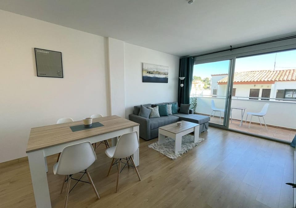 TV and multimedia, Balcony/Terrace, Living room, Dining area