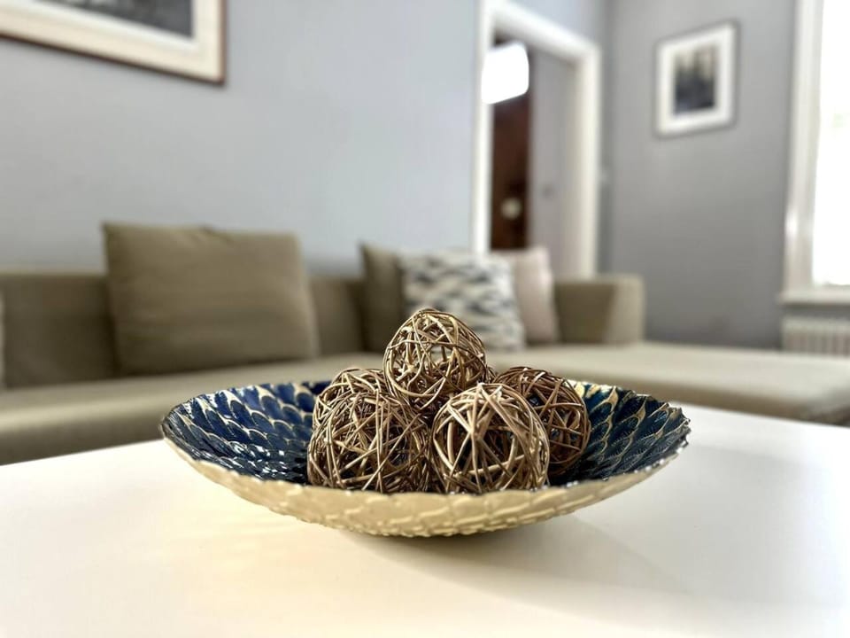 Living room, Decorative detail, Seating area