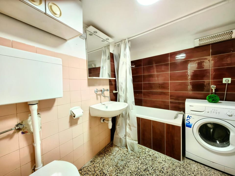 Bathroom, Bath, washing machine