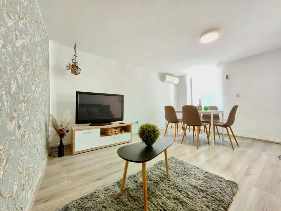 Communal lounge/ TV room, Living room, Dining area