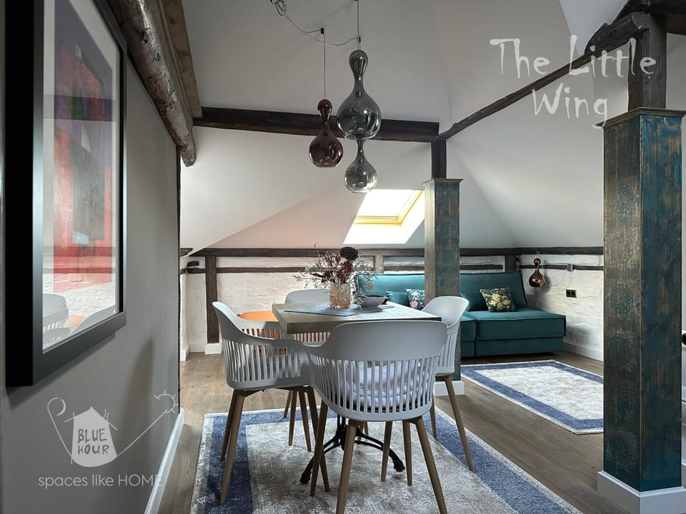 Living room, Photo of the whole room, Seating area, Dining area, Bedroom