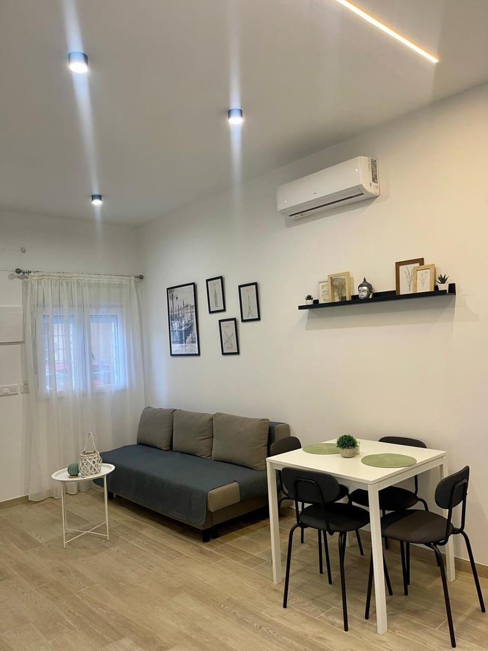 Living room, Seating area, Dining area, air conditioner