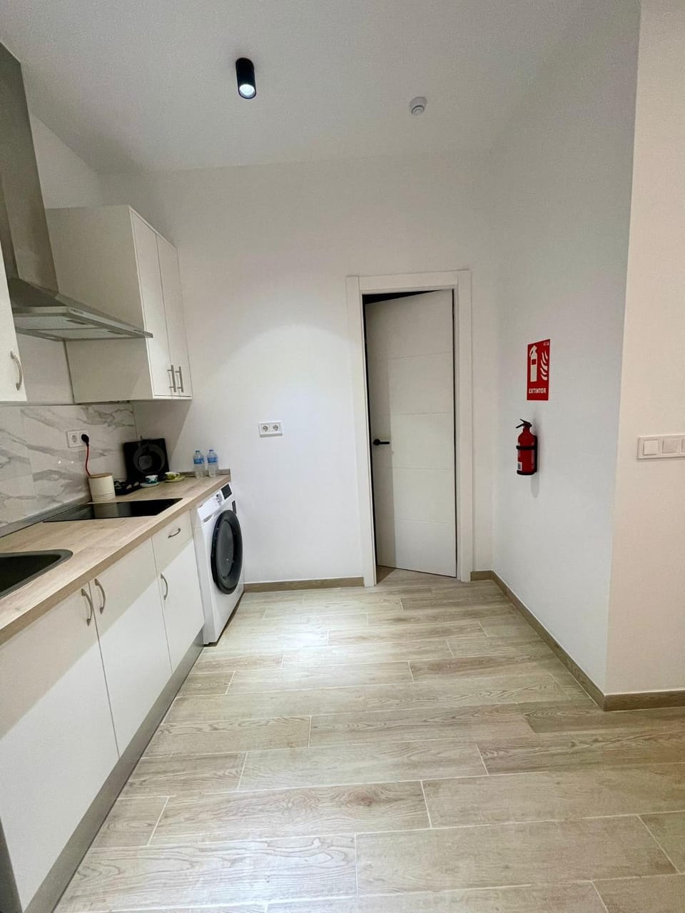 Kitchen or kitchenette, stove, washing machine, dryer