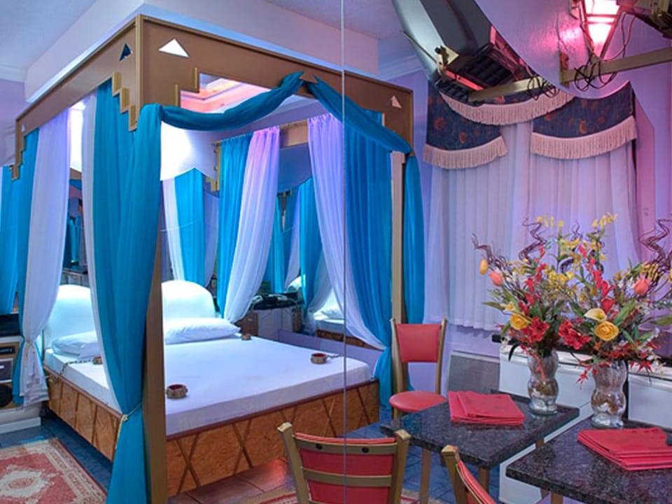 Bed, Photo of the whole room, Dining area, Bedroom