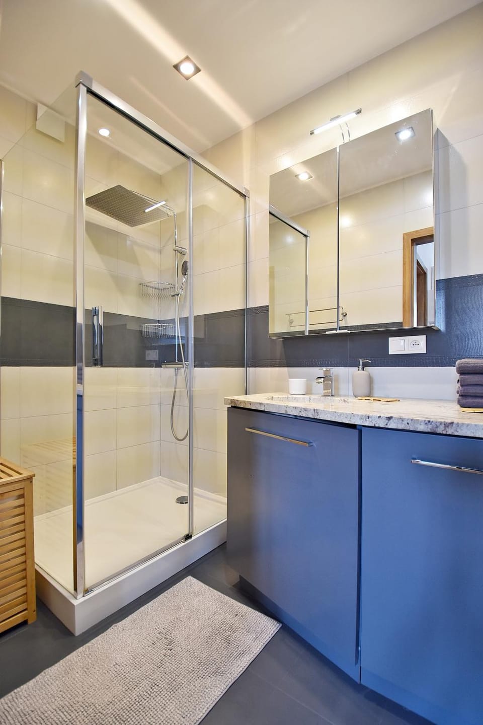 Shower, Bathroom, towels