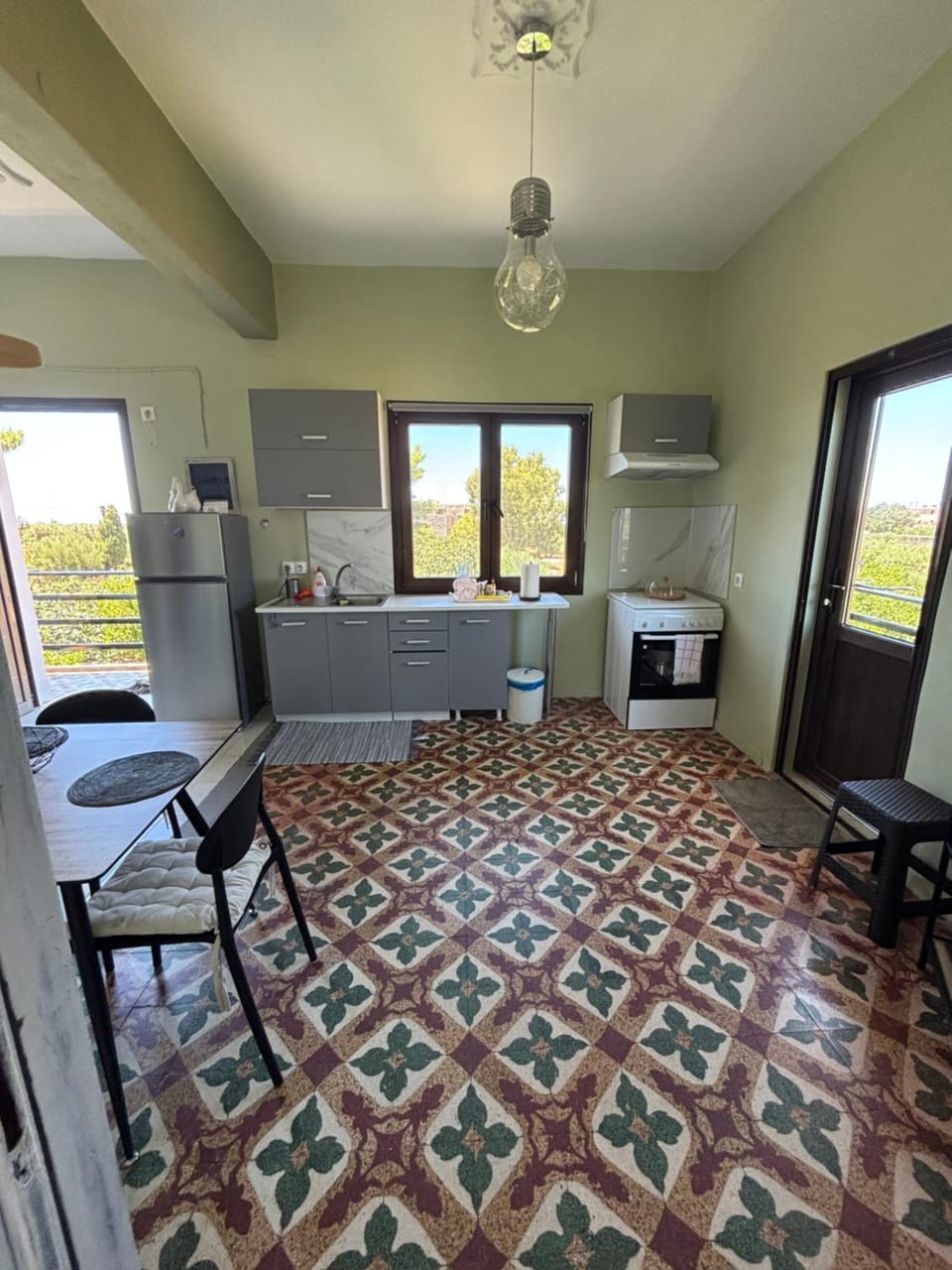 Kitchen or kitchenette, Seating area, Dining area, oven, pet friendly