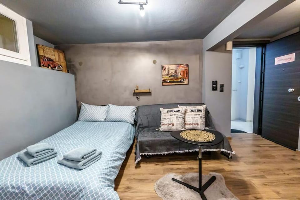 Bed, Living room, Seating area, Bedroom, towels