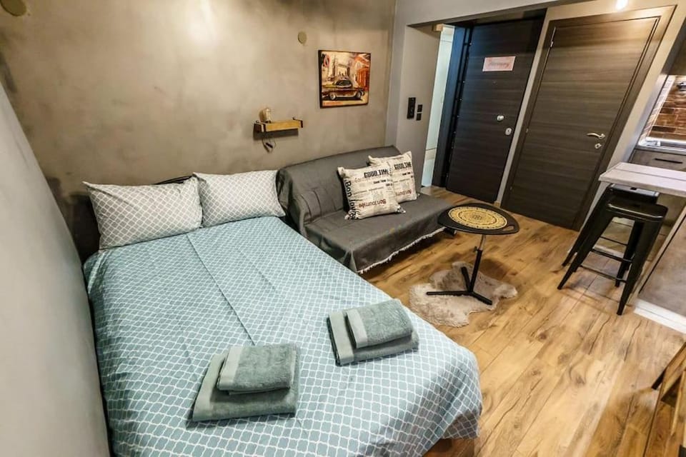 Bed, Living room, Seating area, Bedroom, towels
