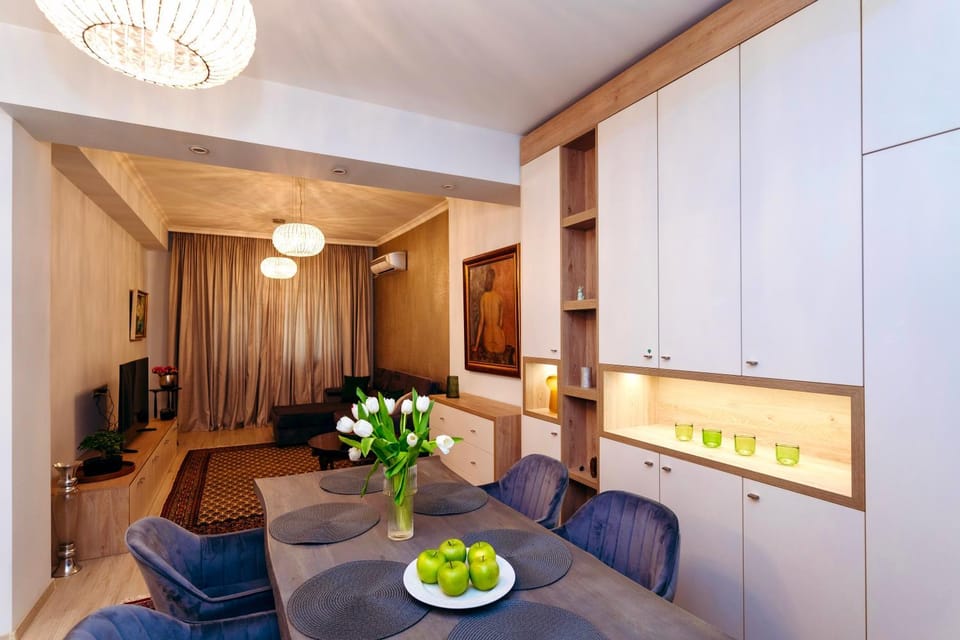 Seating area, Dining area