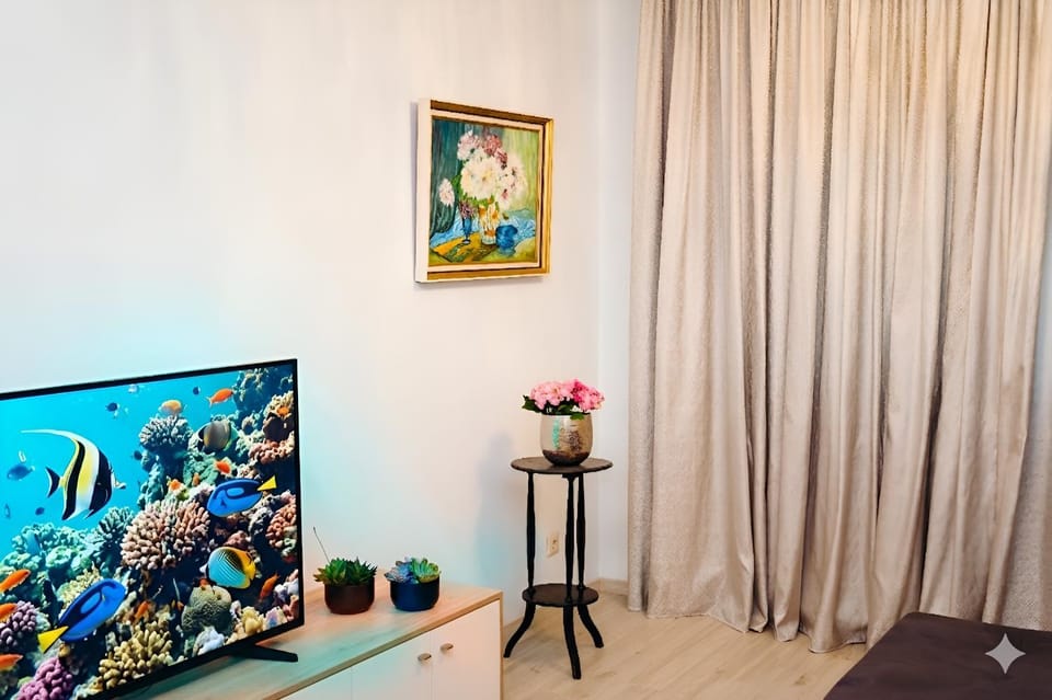 Communal lounge/ TV room, TV and multimedia, Decorative detail