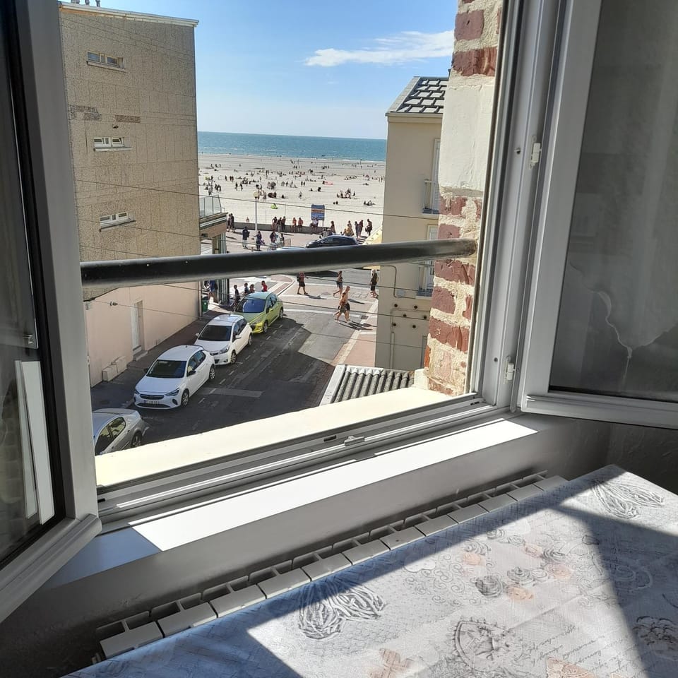 Neighbourhood, Sea view