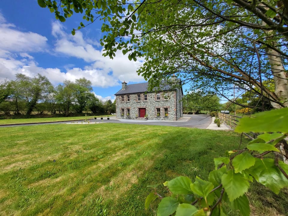 Property building, Natural landscape, Garden, Garden view