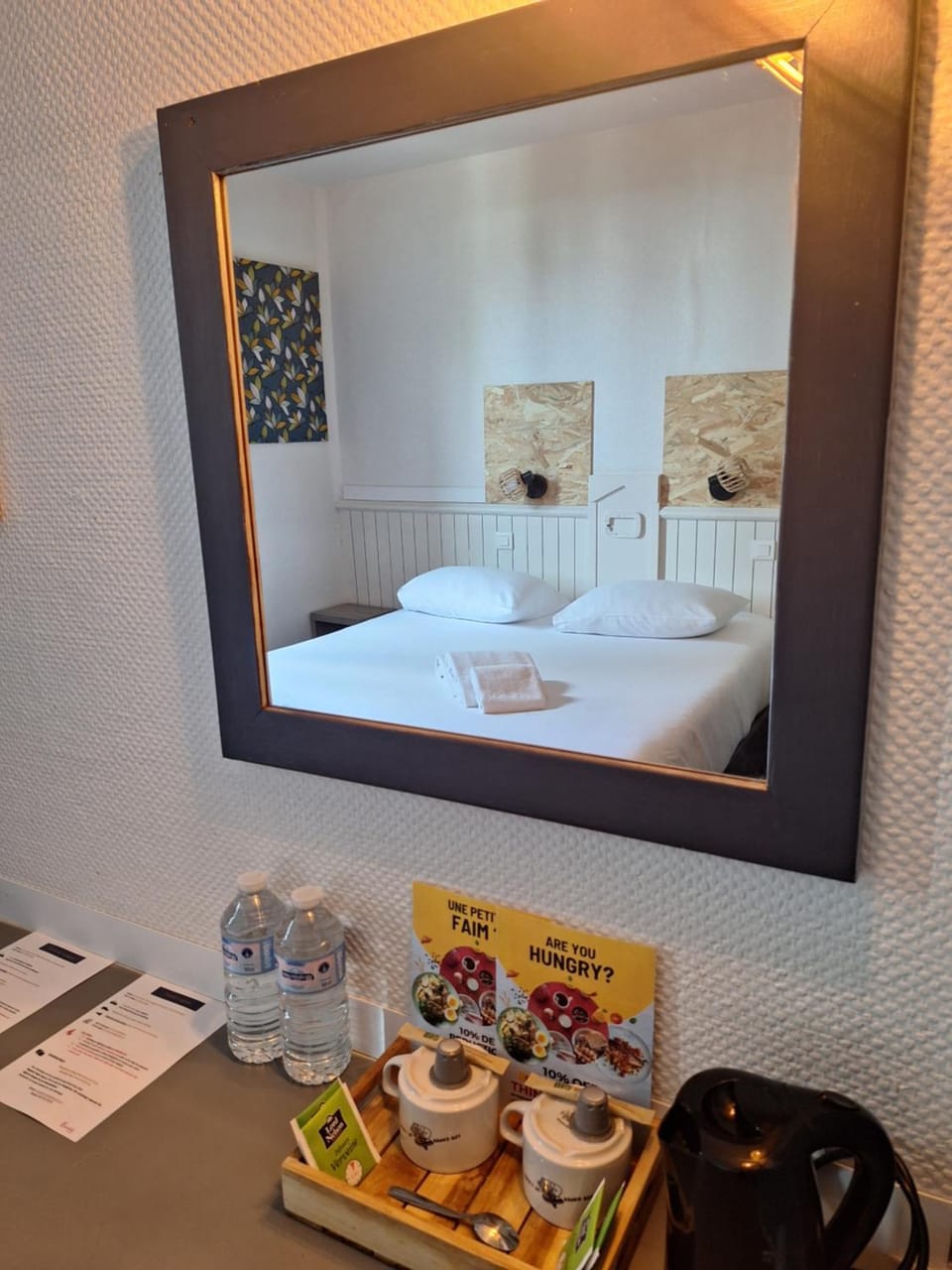 Bed, Coffee/tea facilities, Food and drinks, Photo of the whole room, towels