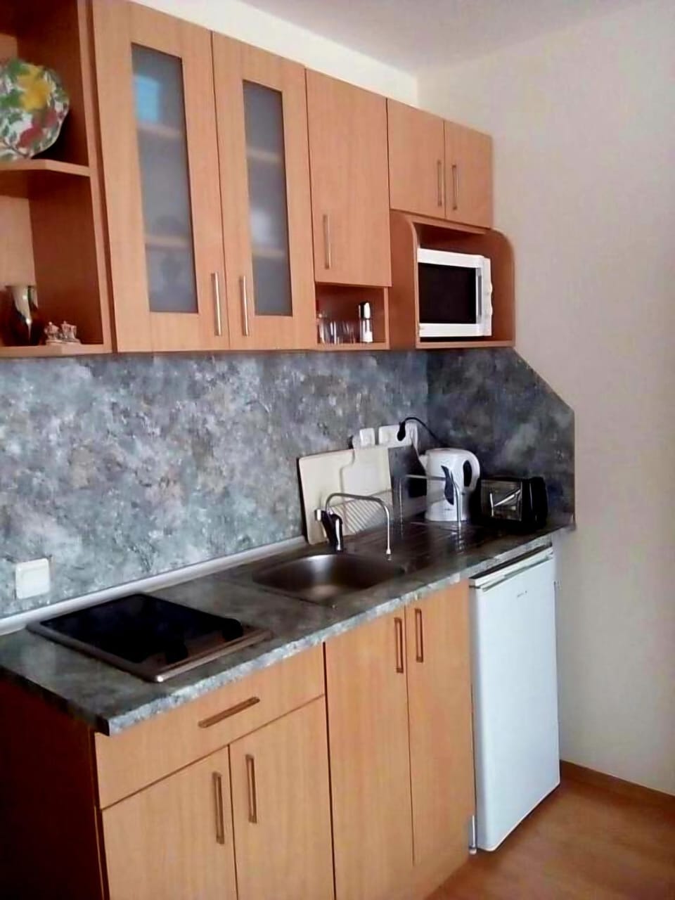 Bed, Kitchen or kitchenette, Living room, Photo of the whole room, Seating area, Dining area, Bedroom, stove