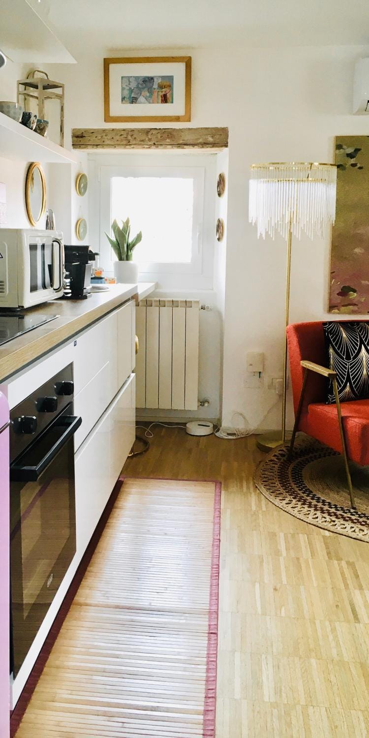 Kitchen or kitchenette, Living room, Seating area, Dining area, oven, stove