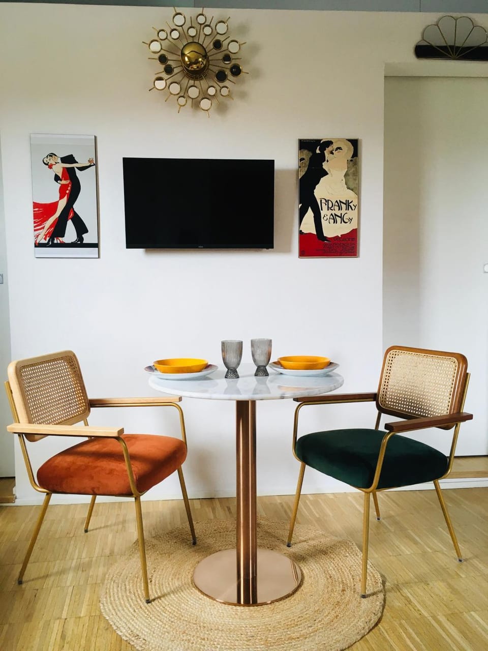 TV and multimedia, Dining area
