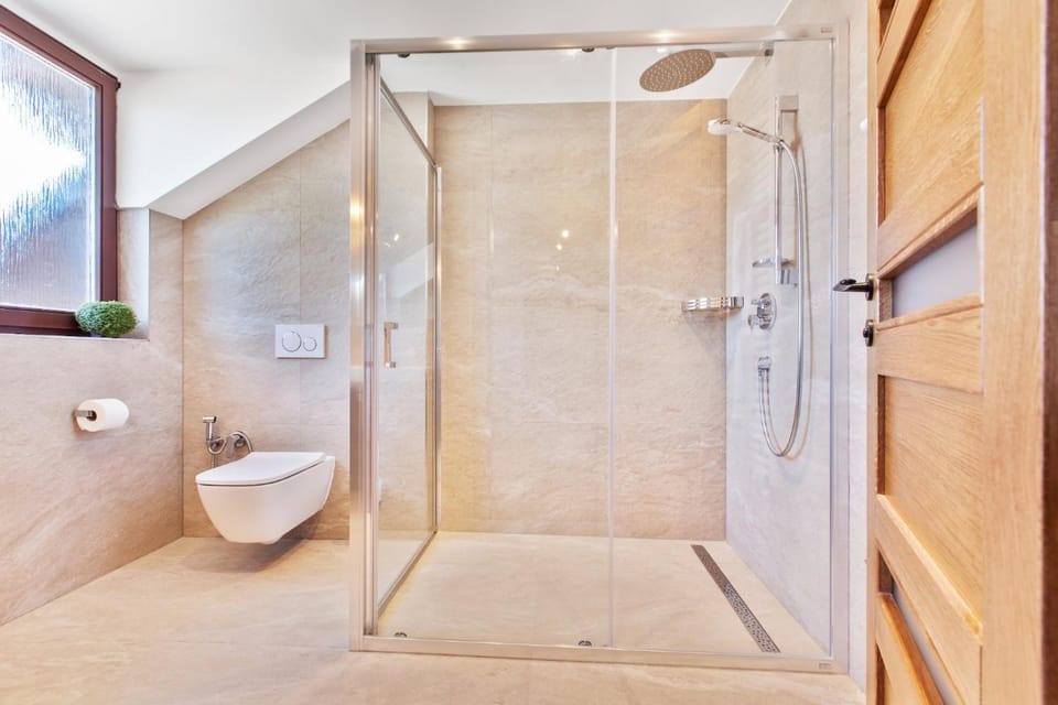 Shower, Toilet, Bathroom, bidet, towels