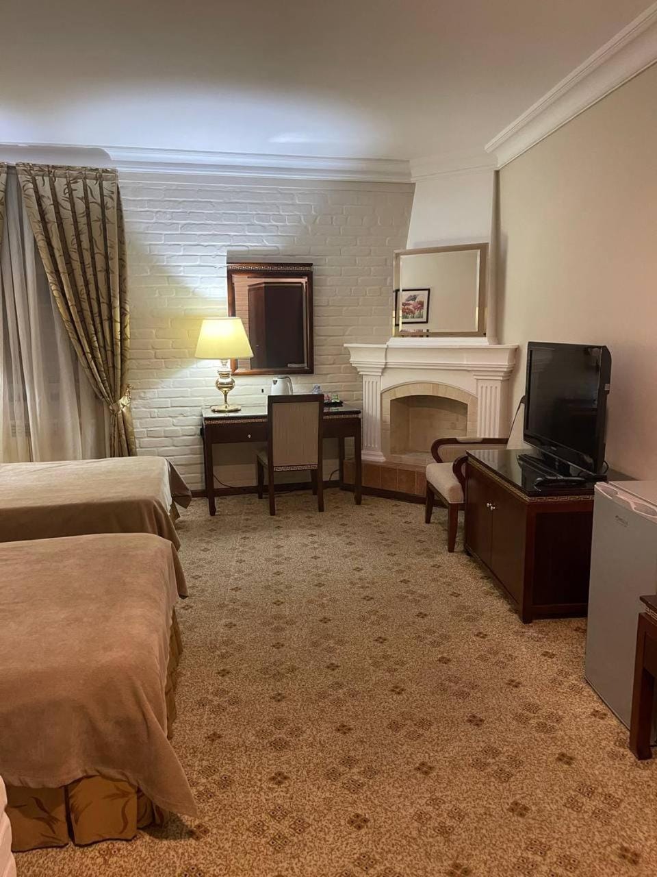Bed, TV and multimedia, Photo of the whole room, Bedroom