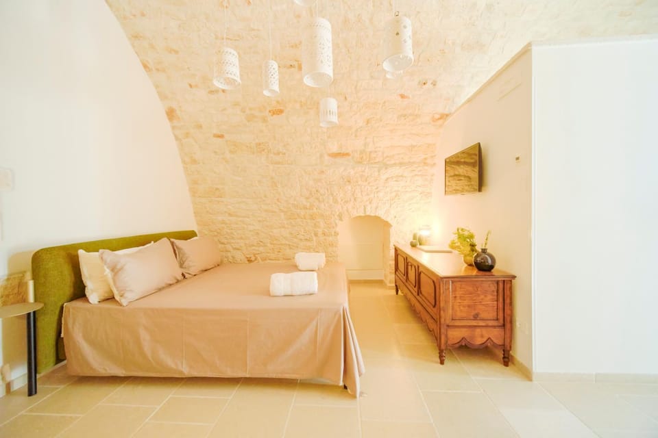 Bed, TV and multimedia, Balcony/Terrace, Photo of the whole room, Bedroom, towels, air conditioner