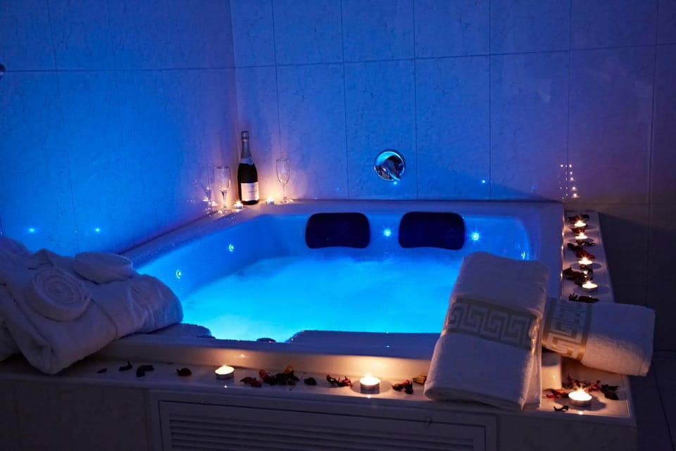 Hot Tub, Bathroom