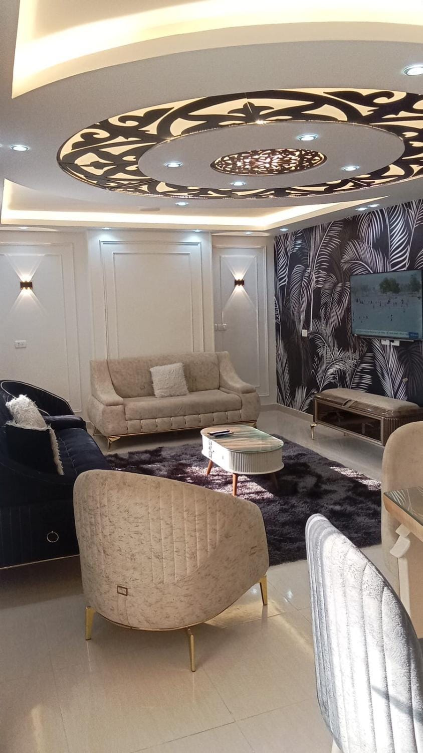 شقة جديدة مودرن المهندسين قريب من النيل وجامعة الدول منطقة حية بها مطاعم وخدمات Apartment in Egypt