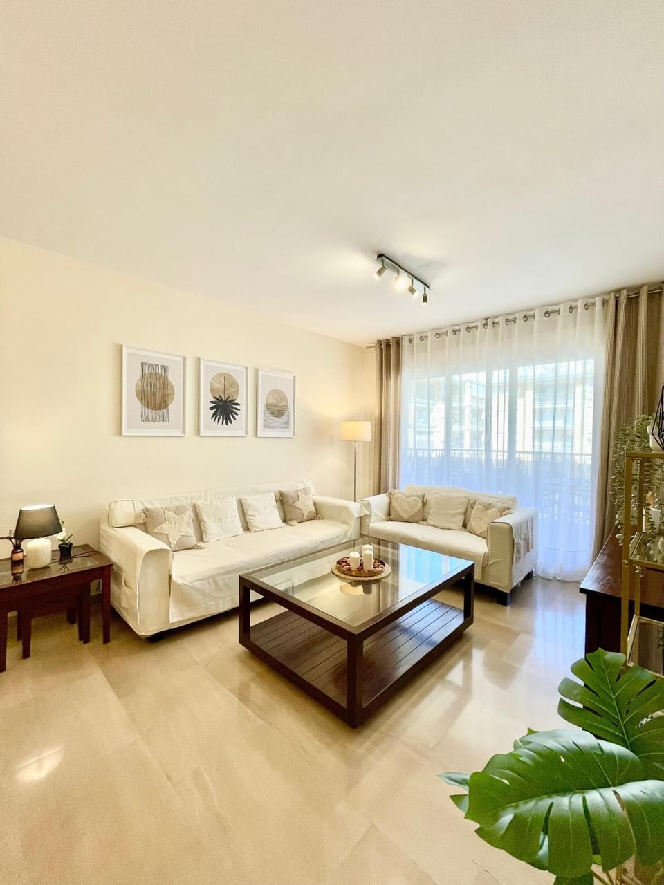 Living room, Dining area