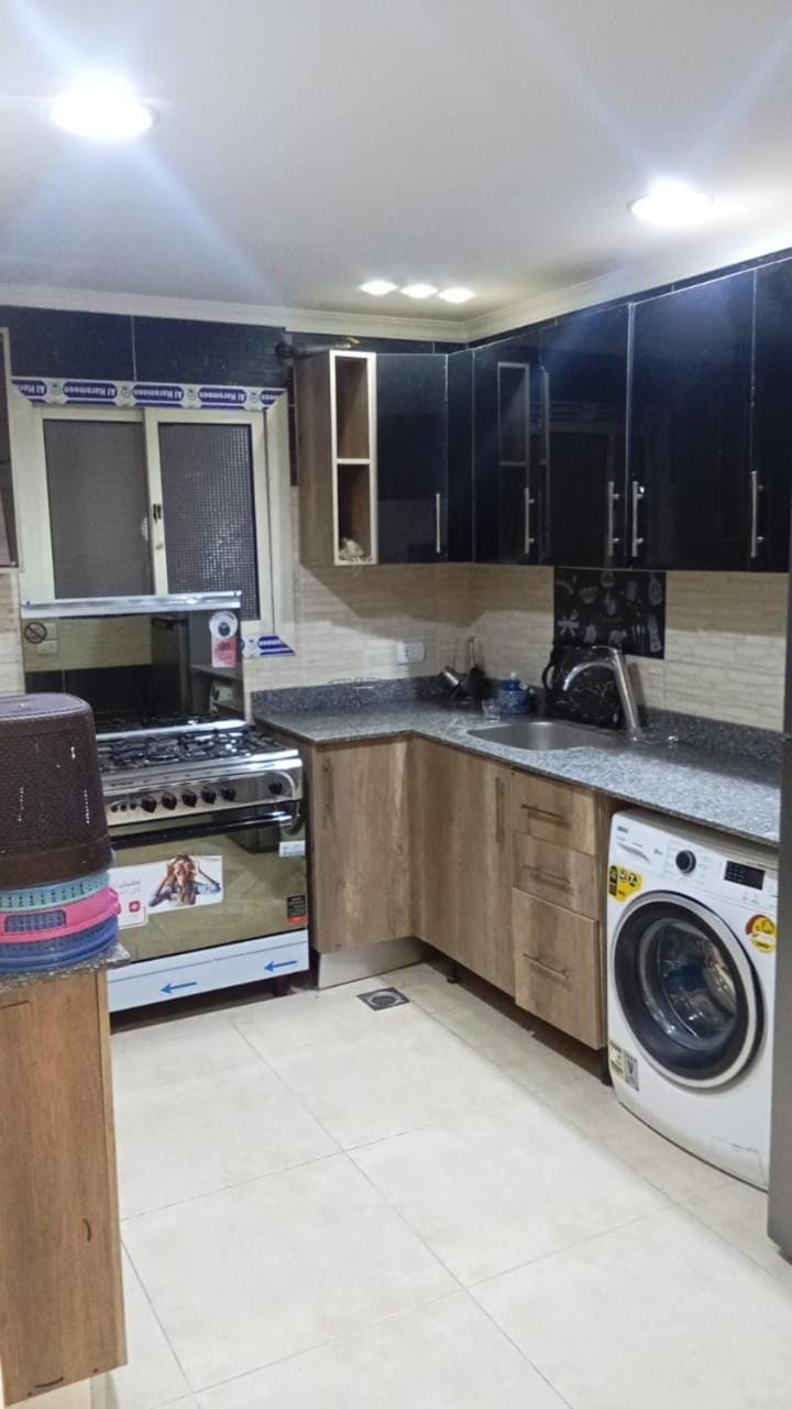 شقة مميزة في المهندسين موقع جيد قريب من النيل والمناطق الحيوية وجامعة الدول Apartment in Egypt