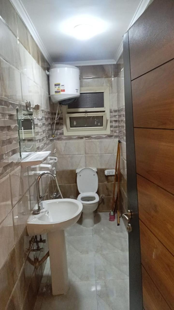 شقة مميزة في المهندسين موقع جيد قريب من النيل والمناطق الحيوية وجامعة الدول Apartment in Egypt