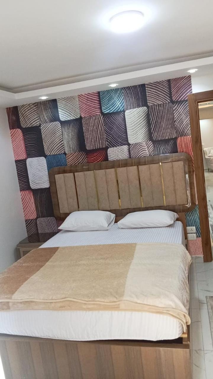 شقة مميزة في المهندسين موقع جيد قريب من النيل والمناطق الحيوية وجامعة الدول Apartment in Egypt