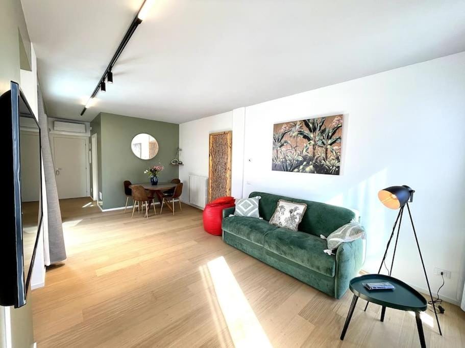 TV and multimedia, Seating area