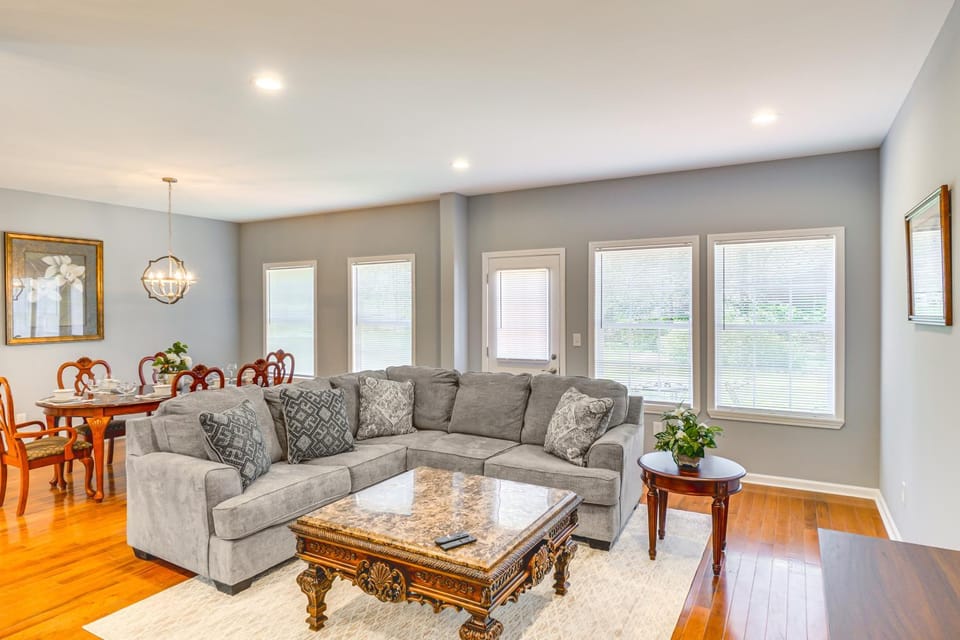 Louisville Retreat w/ Deck ~ 11 Mi to Downtown! House in Jefferson County