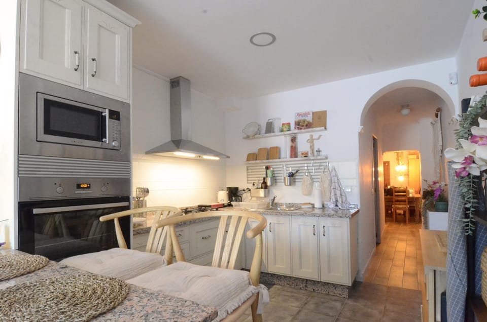 Property building, Kitchen or kitchenette, Living room