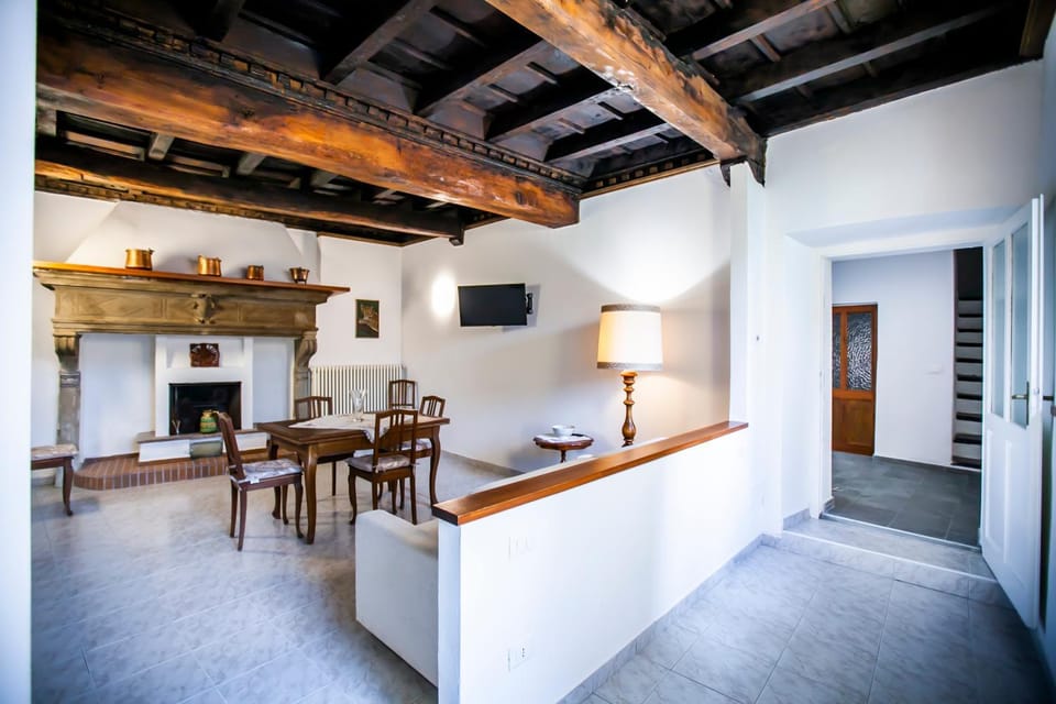 TV and multimedia, Living room, Seating area, Dining area