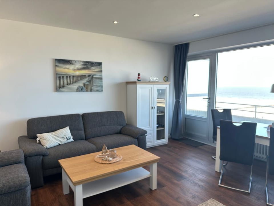 Haus Monopol "Himmel und Meer" - direkter Meerblick mit Nord-Balkon Apartment in Friesland