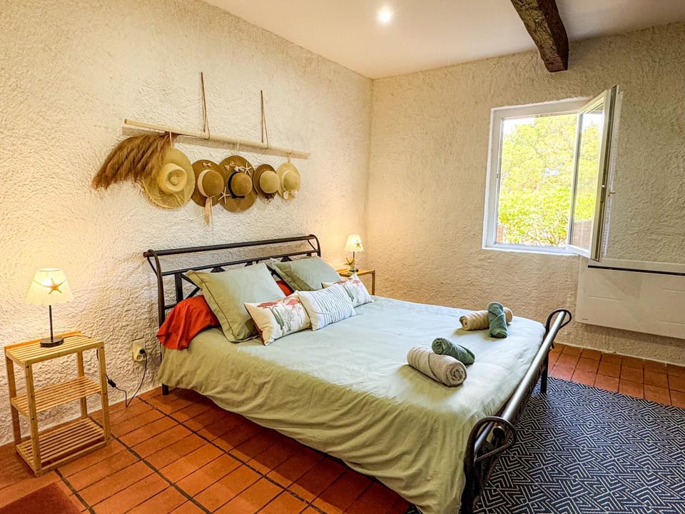 Photo of the whole room, Decorative detail, Bedroom