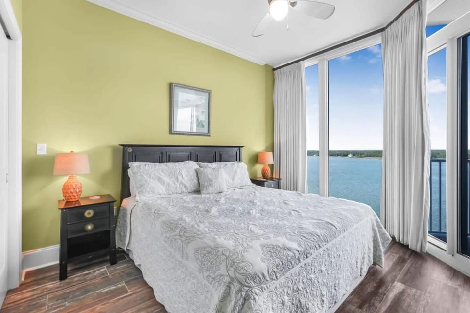 Bel Sole 1102 Spacious water view beach access House in West Beach