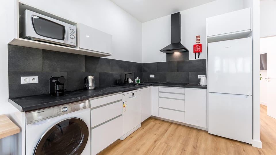 Coffee/tea facilities, Kitchen or kitchenette, dishwasher, minibar, stove, toaster, washing machine, dryer