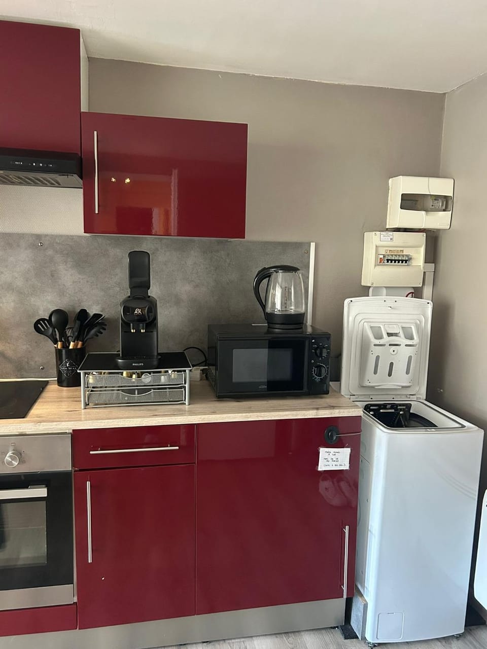 Joli studio une pièce 15min à pied centre dEpinal 4 personnes grâce au canapé lit, parking privé gratuit et parking extérieur gratuit Machine à laver TV wifi machine à café linge de lit et serviettes fournis Apartment in Vosges