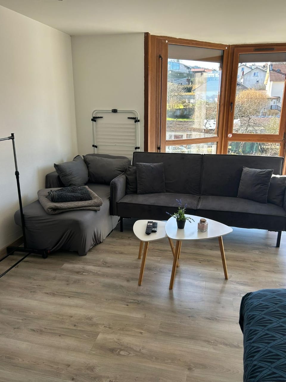 Joli studio une pièce 15min à pied centre dEpinal 4 personnes grâce au canapé lit, parking privé gratuit et parking extérieur gratuit Machine à laver TV wifi machine à café linge de lit et serviettes fournis Apartment in Vosges