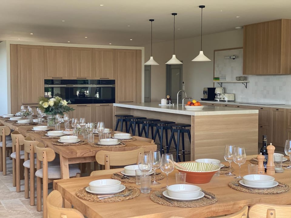 Kitchen or kitchenette, Food and drinks, Dining area