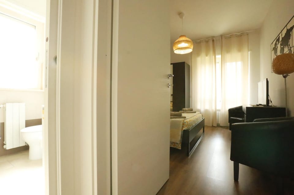 Bed, TV and multimedia, Bedroom