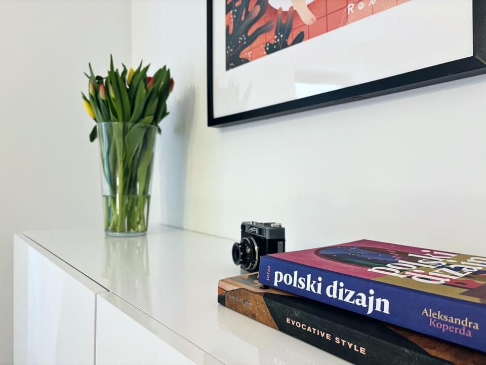 oompH Urban Oasis 1BR Escape Apartment in Warsaw