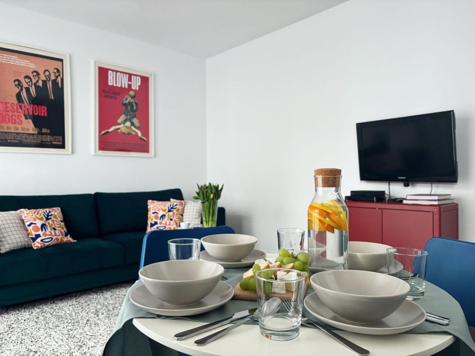 oompH Urban Oasis 1BR Escape Apartment in Warsaw