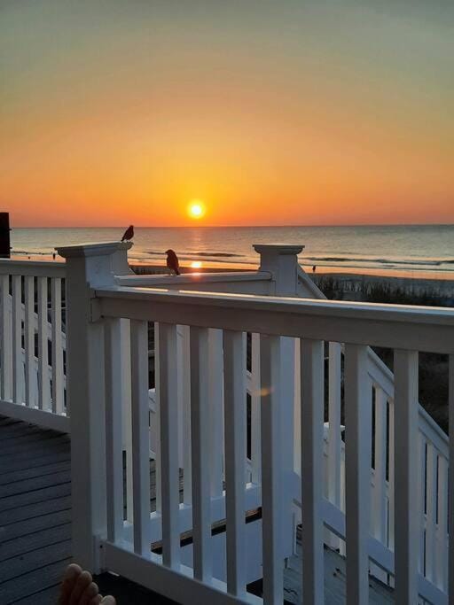 Almost Heaven OCEANFRONT D 3 Bd/3B FREE WIFI Apartment in Surfside Beach