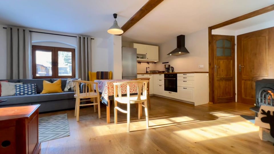 Kitchen or kitchenette, Living room