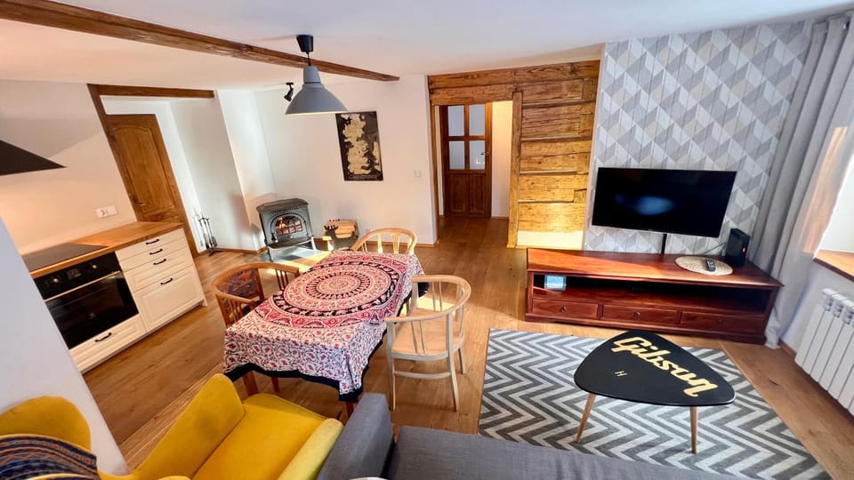 TV and multimedia, Living room, Seating area, Dining area