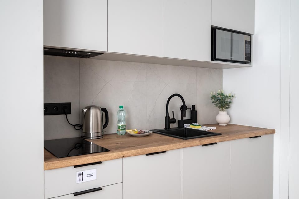 Coffee/tea facilities, Kitchen or kitchenette, minibar, stove