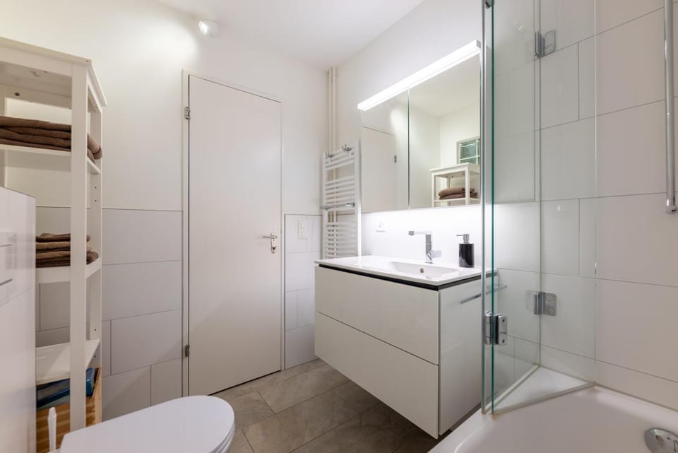 Shower, Toilet, Bathroom, Bath, towels
